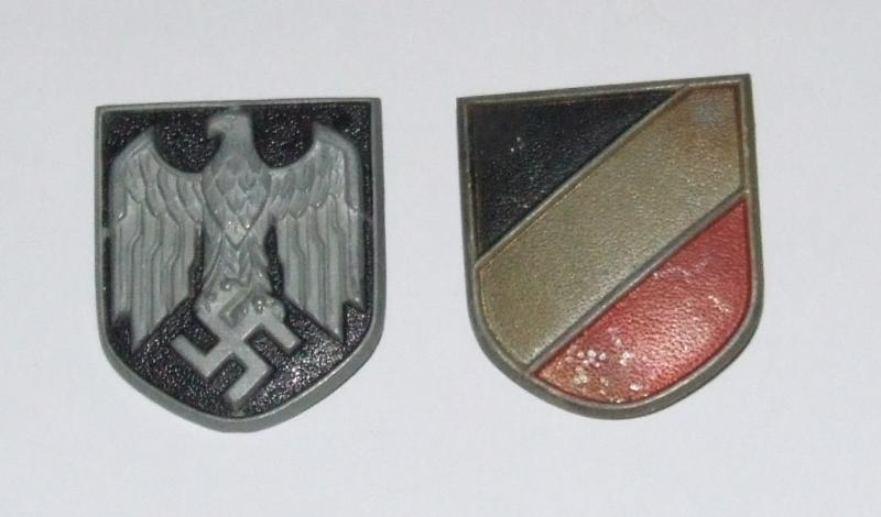 Pair of DAK Trophelm Badges